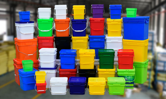 Materiał PP Kwadratowy plastikowy pojemnik z pokrywką o wadze 1,2 kg
