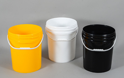 Przemysłowy plastikowy wiaderek o średnicy 11 cm wysokości 15 cm