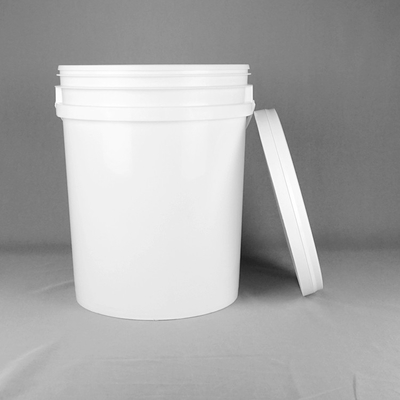Plastikowe białe okrągłe wiadro z farbą 20L