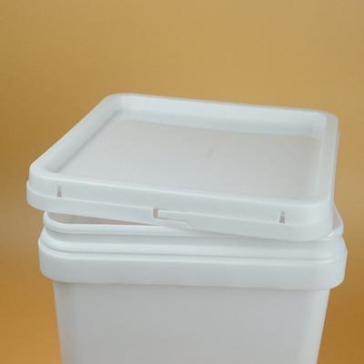 Plastikowe wiadro kwadratowe o pojemności 16,5 l z pokrywką i uchwytem