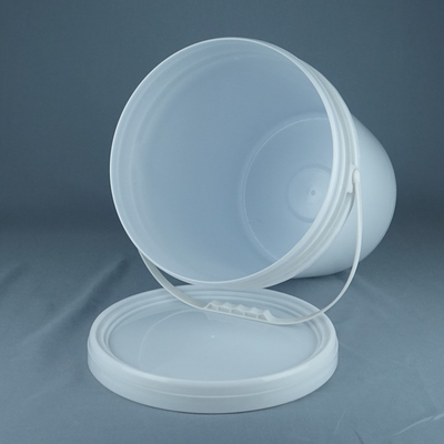 Lekkie, szczelne plastikowe pojemniki na olej z uchwytem