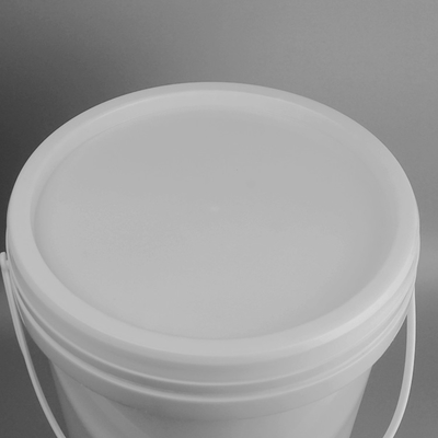 Okrągłe plastikowe wiadra o pojemności 20 l z zatrzaskami