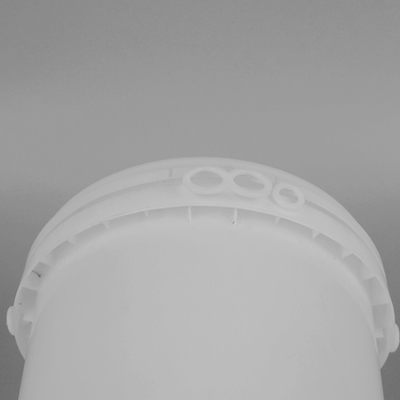 Plastikowe wiadro o małej pojemności 2 l z pokrywką i uchwytem