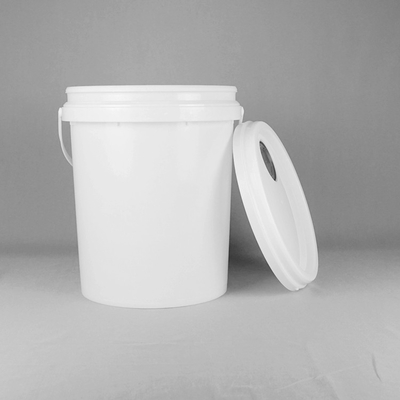 Opakowanie z farbą Białe plastikowe wiadro 20 litrów z metalowym uchwytem
