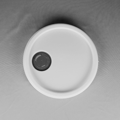 Opakowanie z farbą Białe plastikowe wiadro 20 litrów z metalowym uchwytem