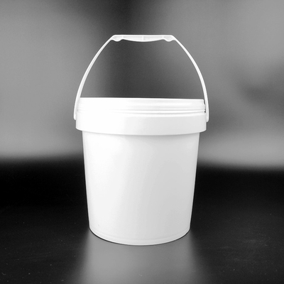 Zaokrąglone plastikowe wiadro o pojemności 20 litrów do pakowania żywności w kartonie lub torbie