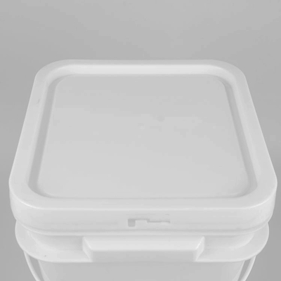 2 kg plastikowy wiadro z wylewem i konstrukcją przeciekającą