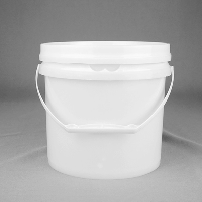 Malowanie ścian Okrągłe plastikowe wiadro 3,5 l o pojemności jednego galona z uchwytami