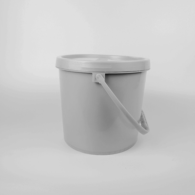 Owalne plastikowe wiadro o średnicy 25 cm