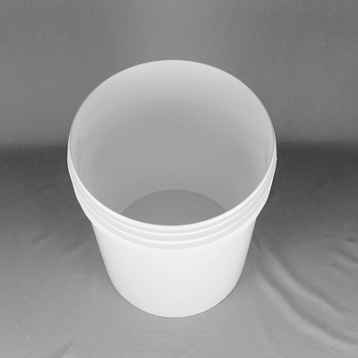Plastikowe białe okrągłe wiadro z farbą 20L
